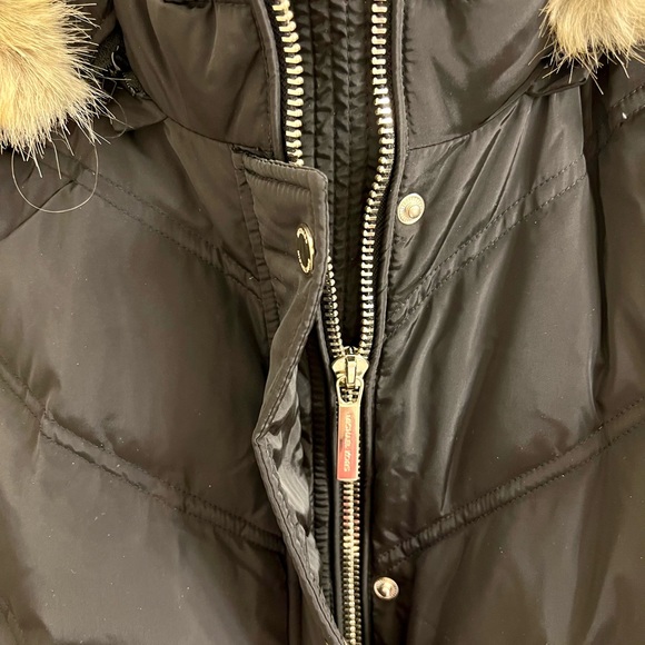 MICHAEL KORS Faux-Fur-Trim Hooded Chevron Down Puffer Coat, Black, Size M, NWT - Picture 7 of 7